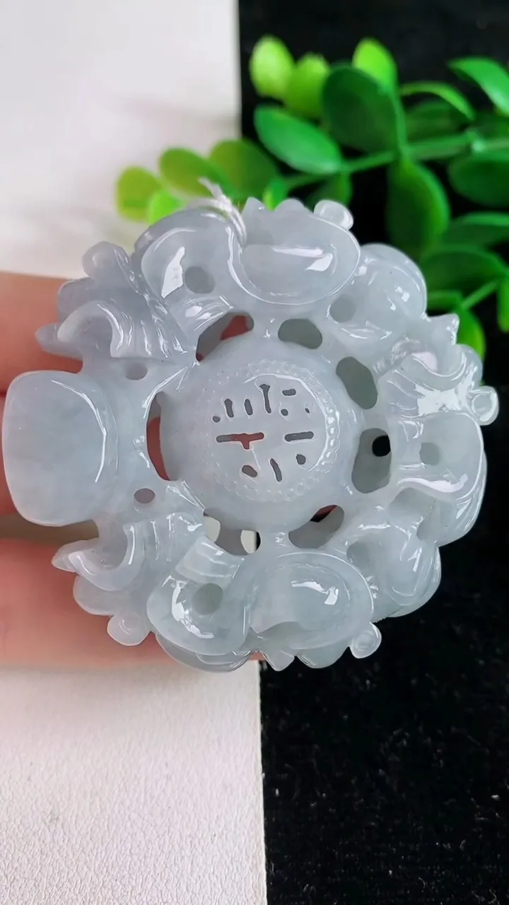 天然A货翡翠 紫罗兰复古双龙戏珠，尺寸53.7-55.2-16，重量:71.95g6月9日
工厂直销收藏佳品,种好水足，色泽均匀，有种有色，上手高大气！