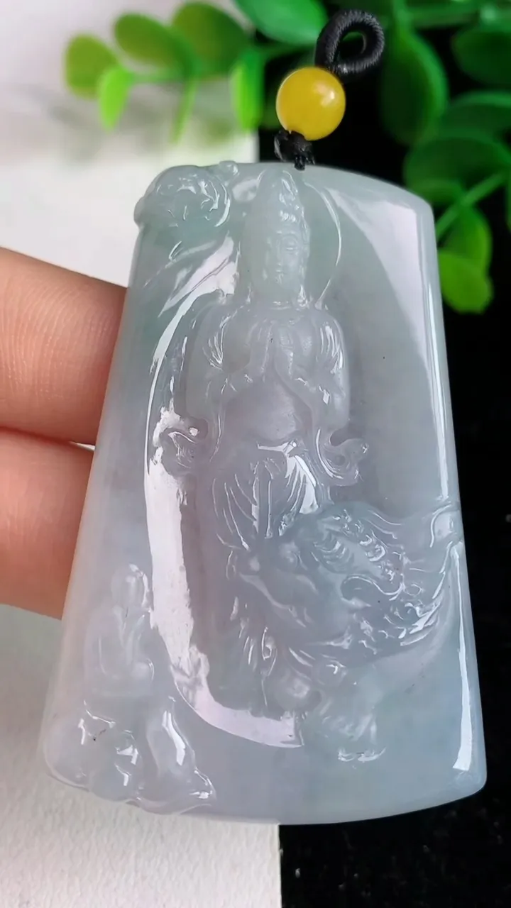 天然A货翡翠 飘花文殊菩萨吊坠，尺寸59.2-39.8-5.6，重量:24.51g
6月9日