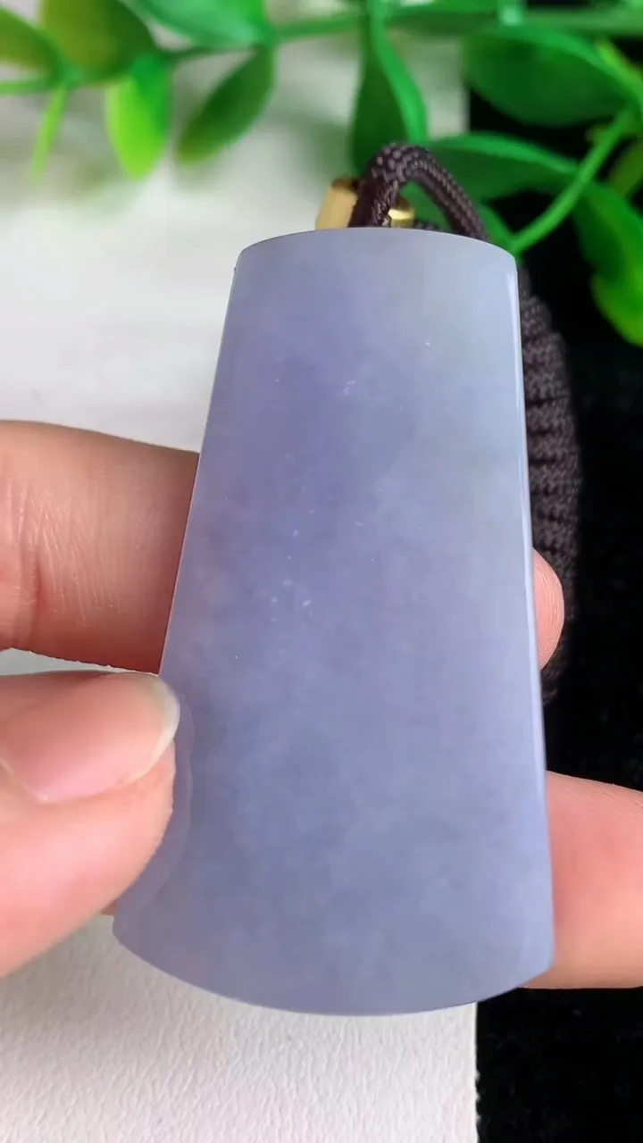 天然A货翡翠 紫罗兰无事牌吊坠，尺寸52-26.8-7，重量:30.77g
6月9日