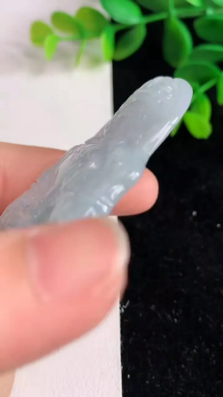 天然A货翡翠 飘花度母观音吊坠，尺寸65.5-39-5.8，重量:27.87g
6月9日