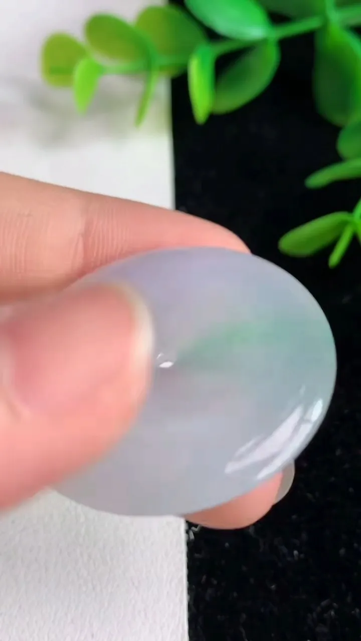 天然A货翡翠平安扣吊坠，尺寸34.3-5，重量:13.15g
6月9日