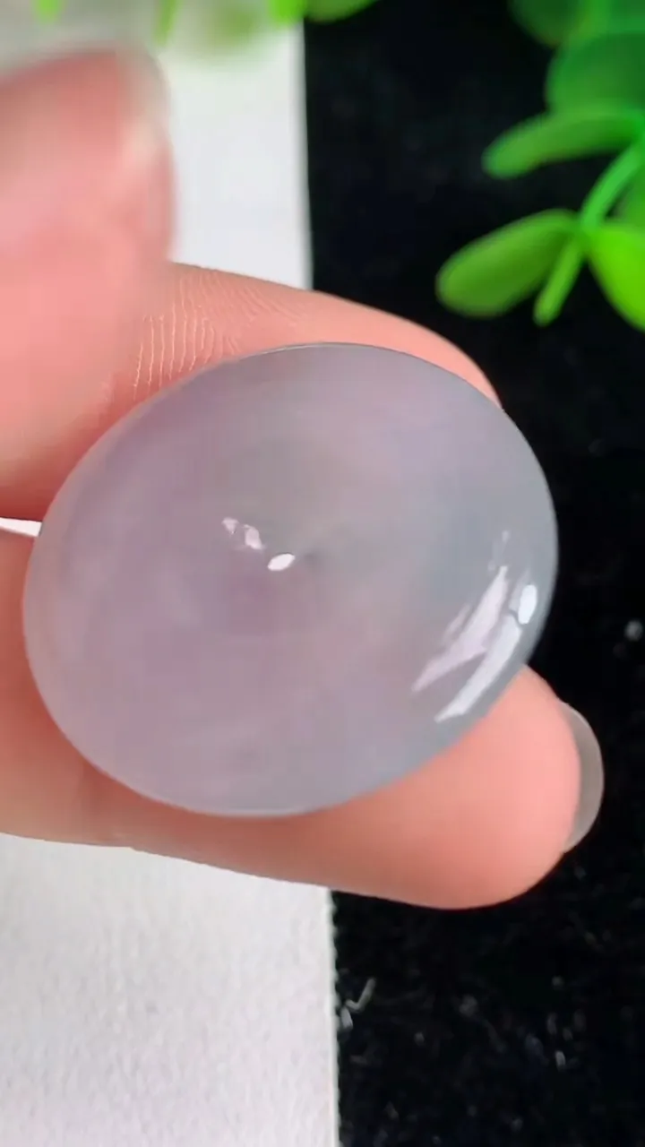 天然A货翡翠平安扣吊坠，尺寸25.6-5，重量:7.46g
6月9日
