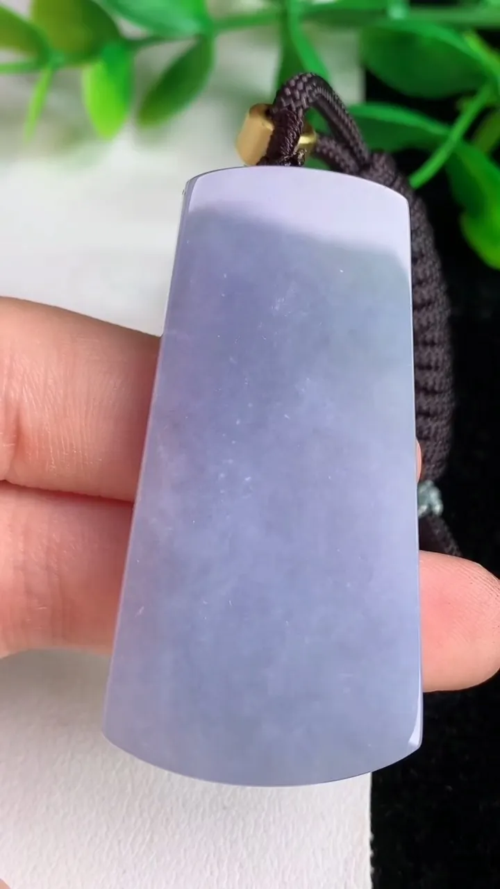 天然A货翡翠 紫罗兰无事牌吊坠，尺寸52-26.8-7，重量:30.77g
6月9日