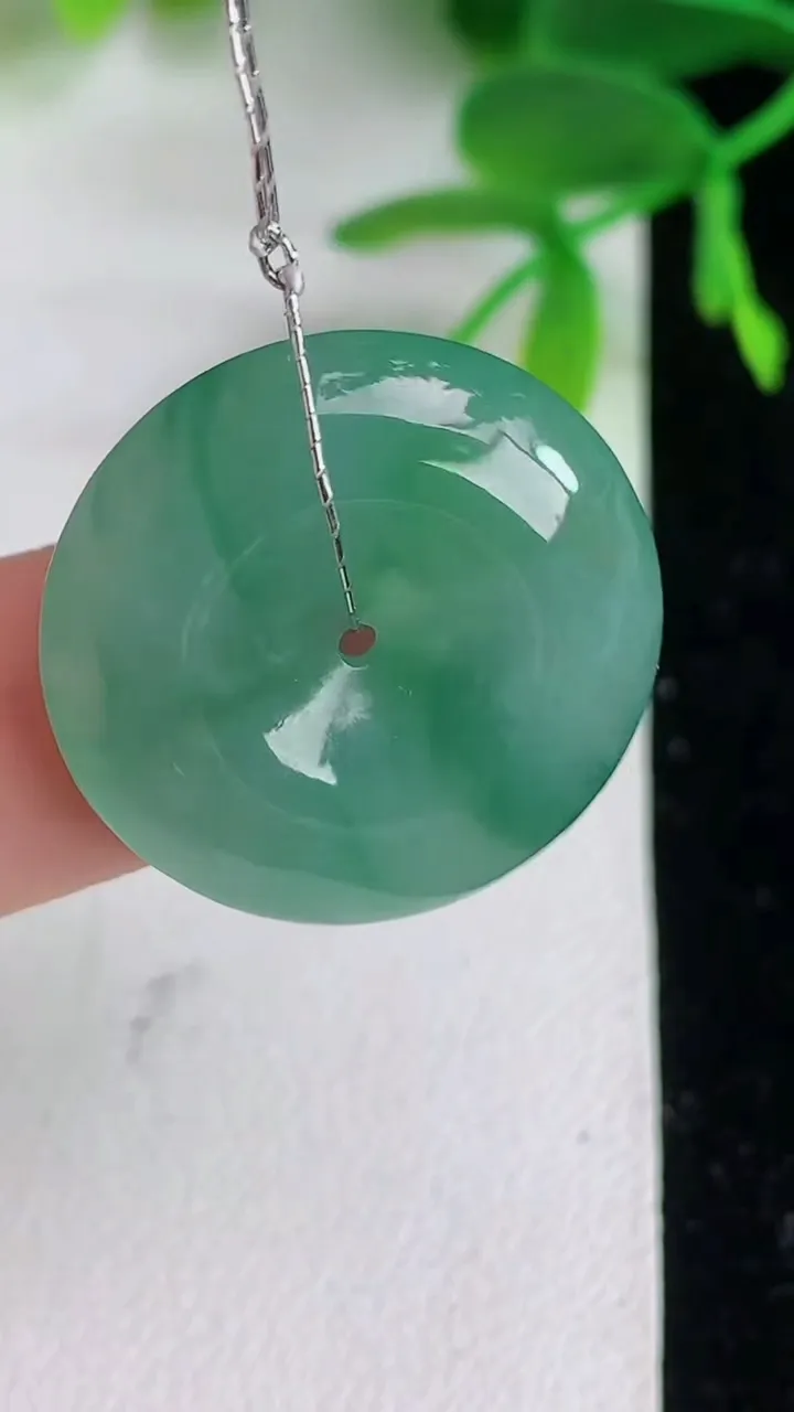 天然A货翡翠飘花平安扣吊坠 ，尺寸23.5-5，重量:5.96g
6月9日