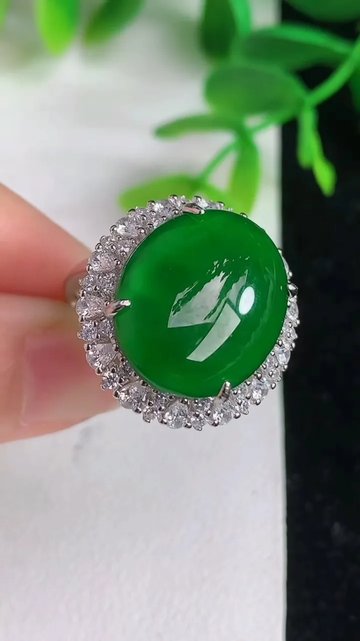 天然A货翡翠蛋面戒指 ，尺寸18-15，重量:7.18g2025年6月9日
工厂直销收藏佳品,种好水