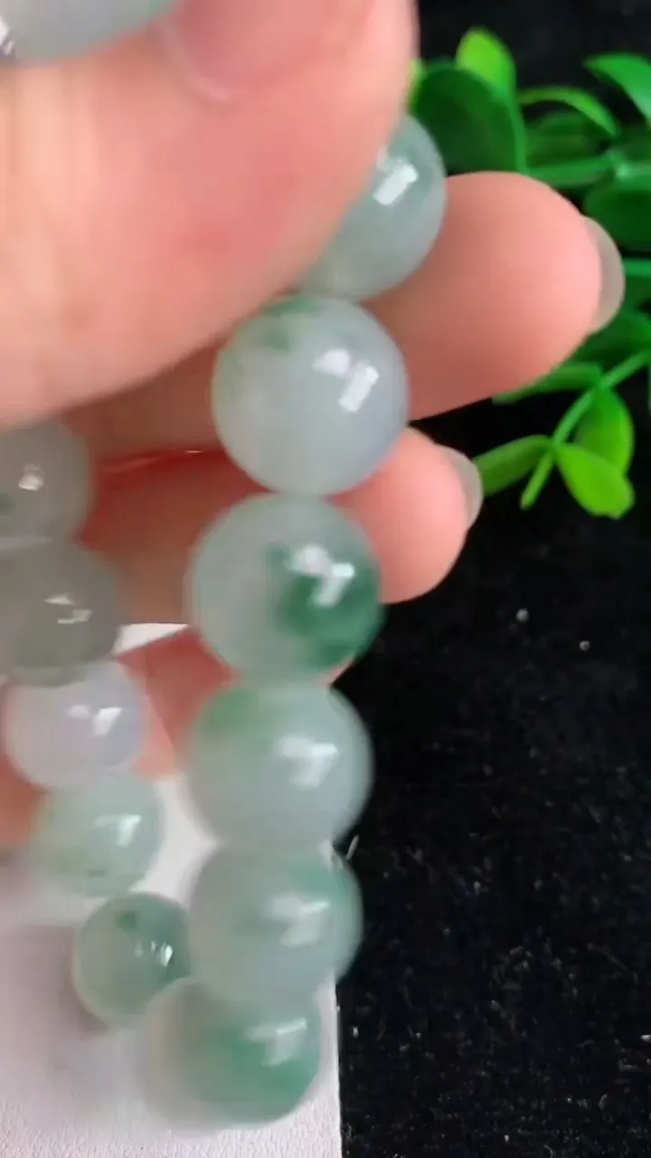 天然A货翡翠飘花圆珠手串 ，尺寸12-17颗，重量:55.62g6月9日
工厂直销收藏佳品,种好水足，色泽均匀，有种有色，上手高大气！