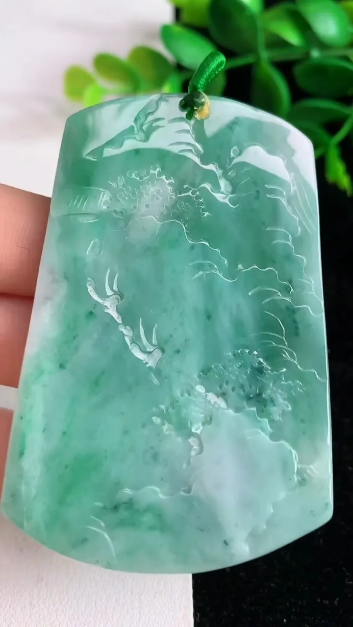 天然A货翡翠山水牌吊坠 ，尺寸68.5-47.3-5.6，重量:39.26g
6月9日