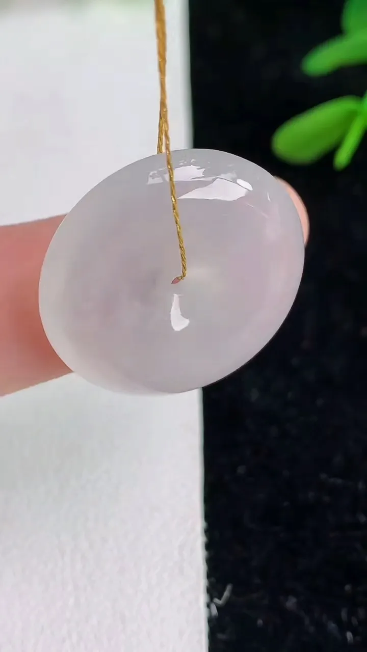 天然A货翡翠平安扣吊坠 ，尺寸22.6-5.7，重量:6.17g
6月9日