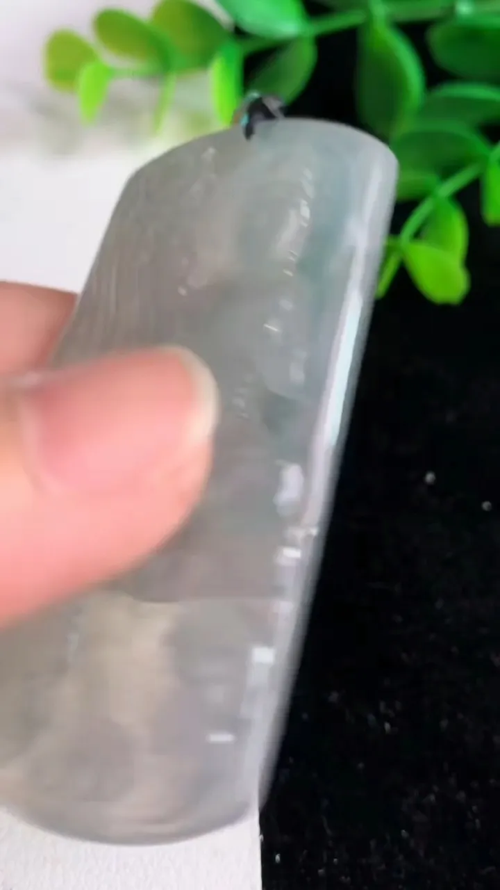 天然A货翡翠文殊菩萨吊坠，尺寸67.4-39-4.7，重量:30.60g
6月9日