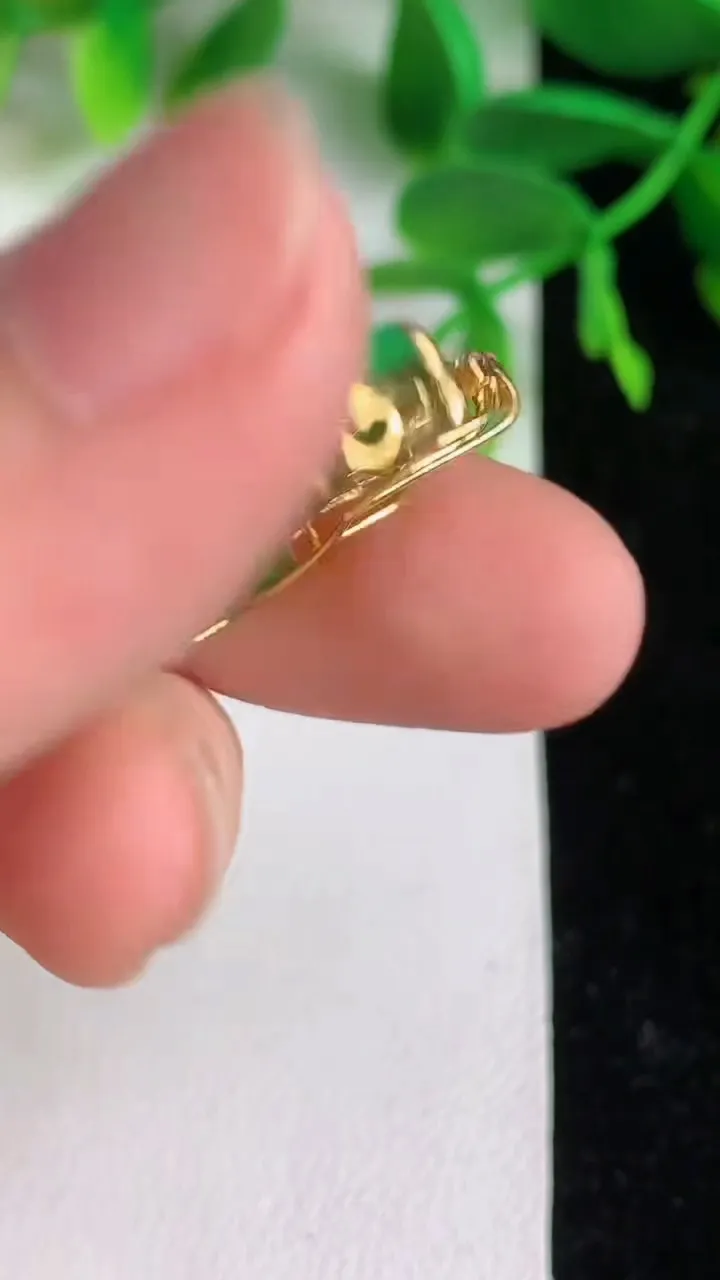 天然A货翡翠爱心吊坠 ，尺寸18.8-23-5，重量:3.97g
6月9日