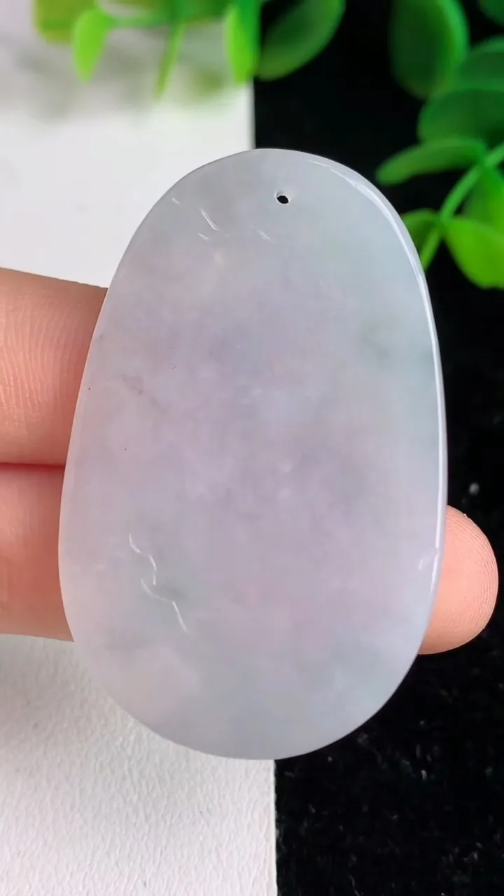天然A货翡翠生肖狗吊坠 ，尺寸47.6-30.8-5.7，重量:13.87g
6月9日