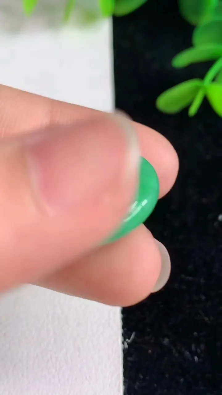 天然A货翡翠平安扣吊坠，尺寸19-6，重量:4.60g
6月9日