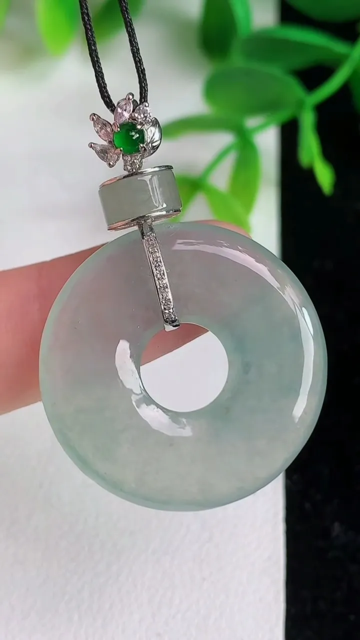天然A货翡翠18k金飘花平安环吊坠 ，尺寸27-3.3，重量:6.54g
6月9日