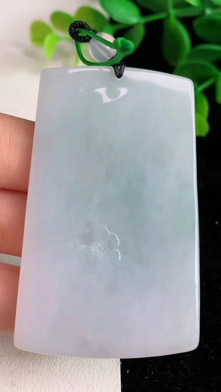 天然A货翡翠文殊菩萨吊坠，尺寸62-37.8-4.8，重量:29.45g
6月9日