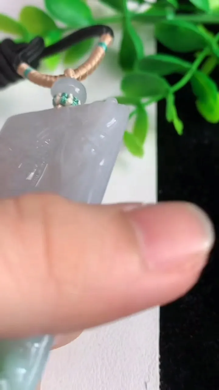 天然A货翡翠大势至观音菩萨吊坠 ，尺寸59-40.6-5.5，重量:37.27g
6月9日