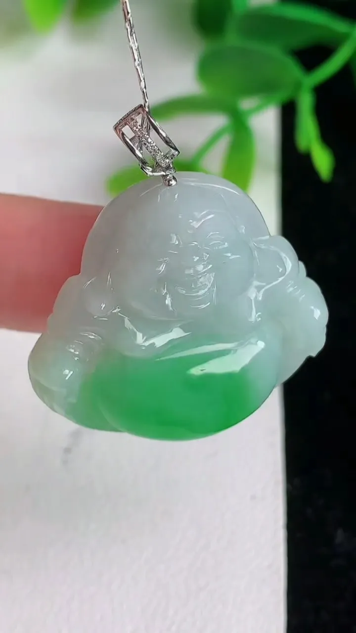 天然A货翡翠佛公吊坠，尺寸26.4-28.7-7.7，重量:8.24g
6月9日