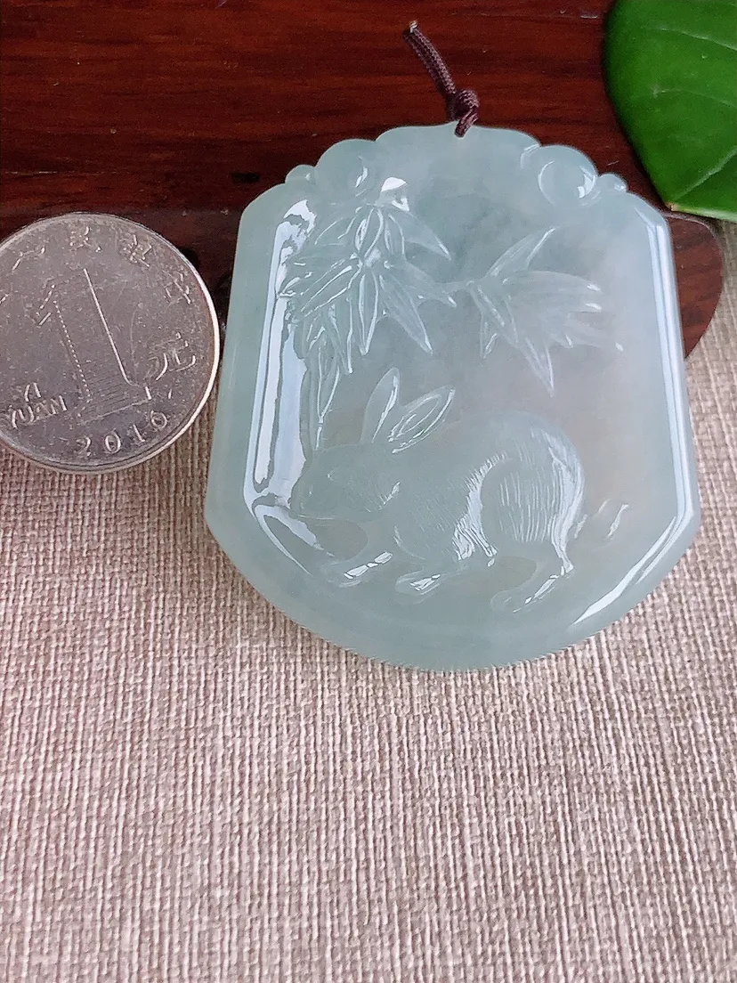 天然A货翡翠晴水一刀切生肖兔吊坠尺寸53.8×47.7×5.7m量33.27g 0608