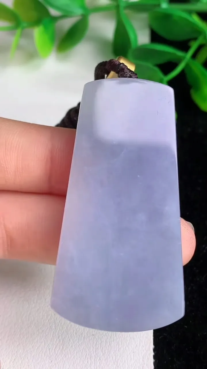 天然A货翡翠 紫罗兰无事牌吊坠，尺寸52-26.8-7，重量:30.77g
6月9日