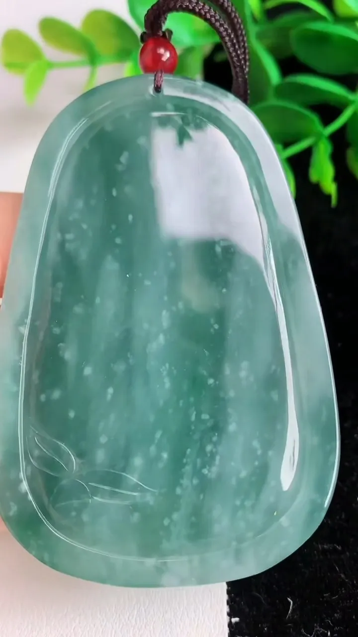 天然A货翡翠蓝水普贤菩萨吊坠，尺寸71-48-7，重:49.08g
6月9日