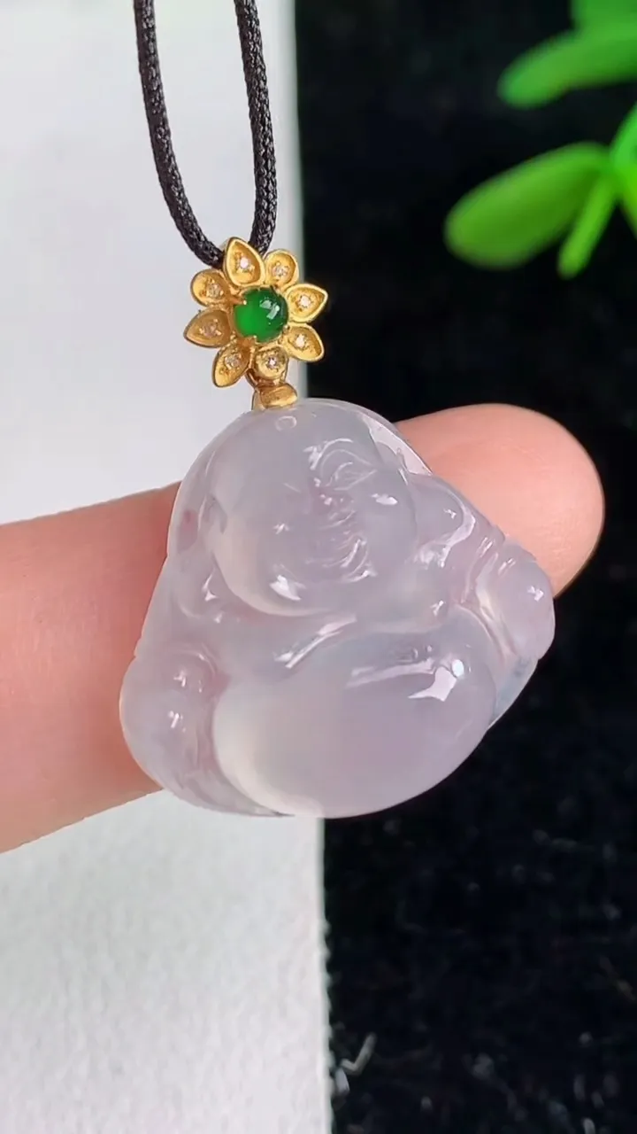 天然A货翡翠白冰佛公吊坠，尺寸18.8-26.4-6，重量:3.90g
6月9日