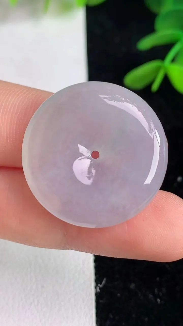 天然A货翡翠平安扣吊坠，尺寸25.6-5，重量:7.46g
6月9日