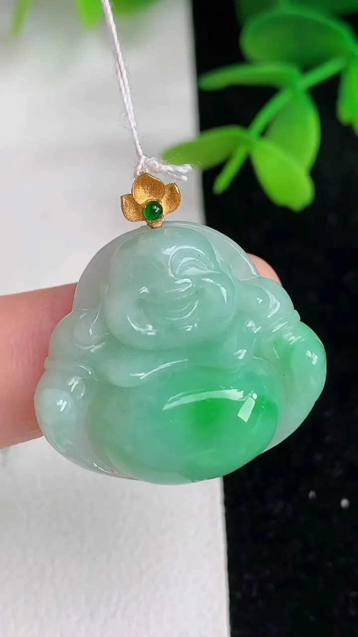 天然A货翡翠佛公吊坠 ，尺寸23.4-26-6.4，重量:6.76g
6月10日