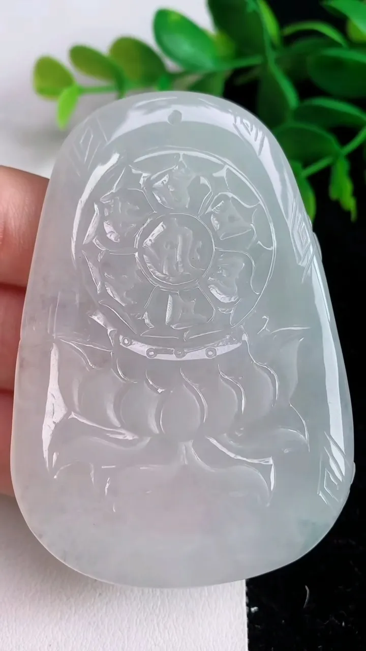 天然A货翡翠文殊菩萨吊坠 ，尺寸69.8-48.7-7.2，重量:41.86g
6月10日