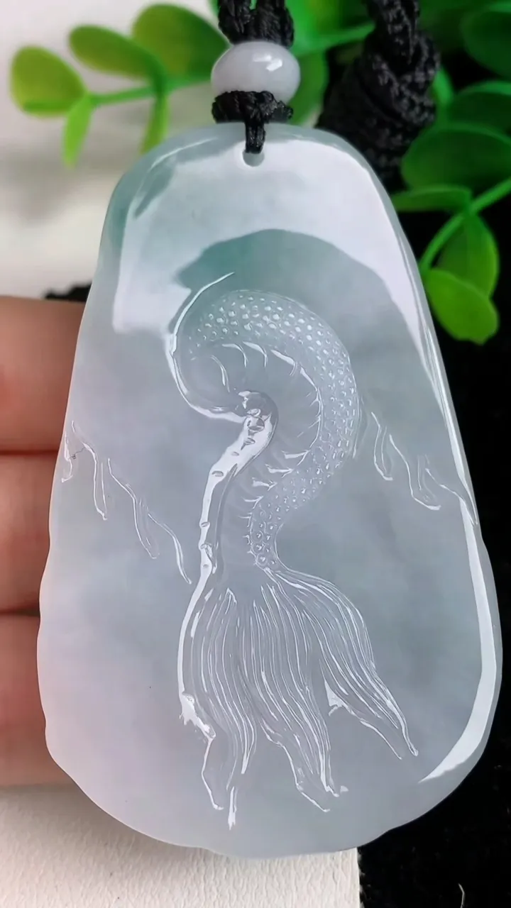 天然A货翡翠飘花龙牌吊坠 ，尺寸68-42.6-11，重量:59.48g
6月10日