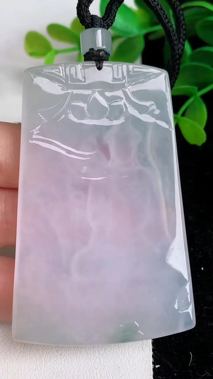 天然A货翡翠飘花大势至观音菩萨吊坠，尺寸68.8-43.7-5.3，重:45.29g
6月10日