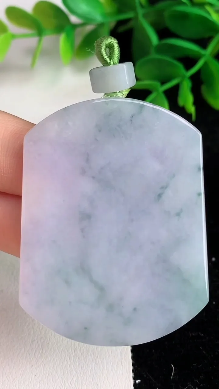 天然A货翡翠紫罗兰飘花无事牌吊坠 ，尺寸49.8-38.5-5，重量:28.62g
6月10日
