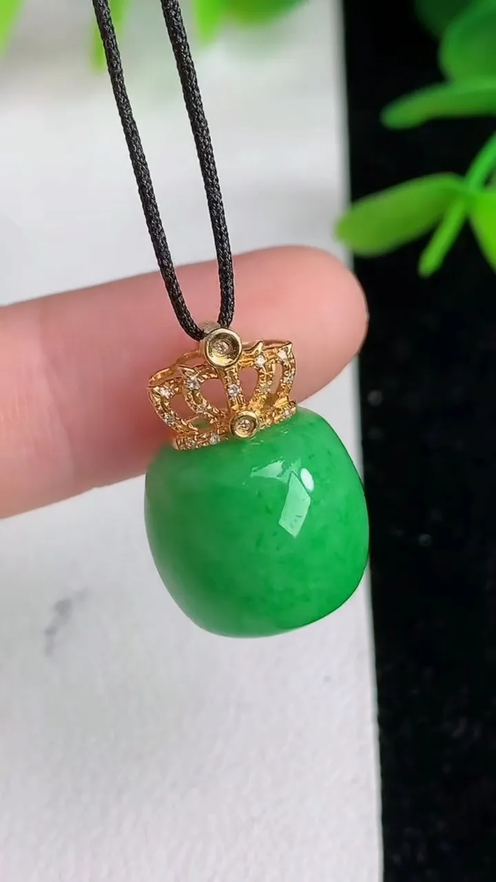 天然A货翡翠路路通吊坠，尺寸14-12.5，重量:6.05g
6月10日
