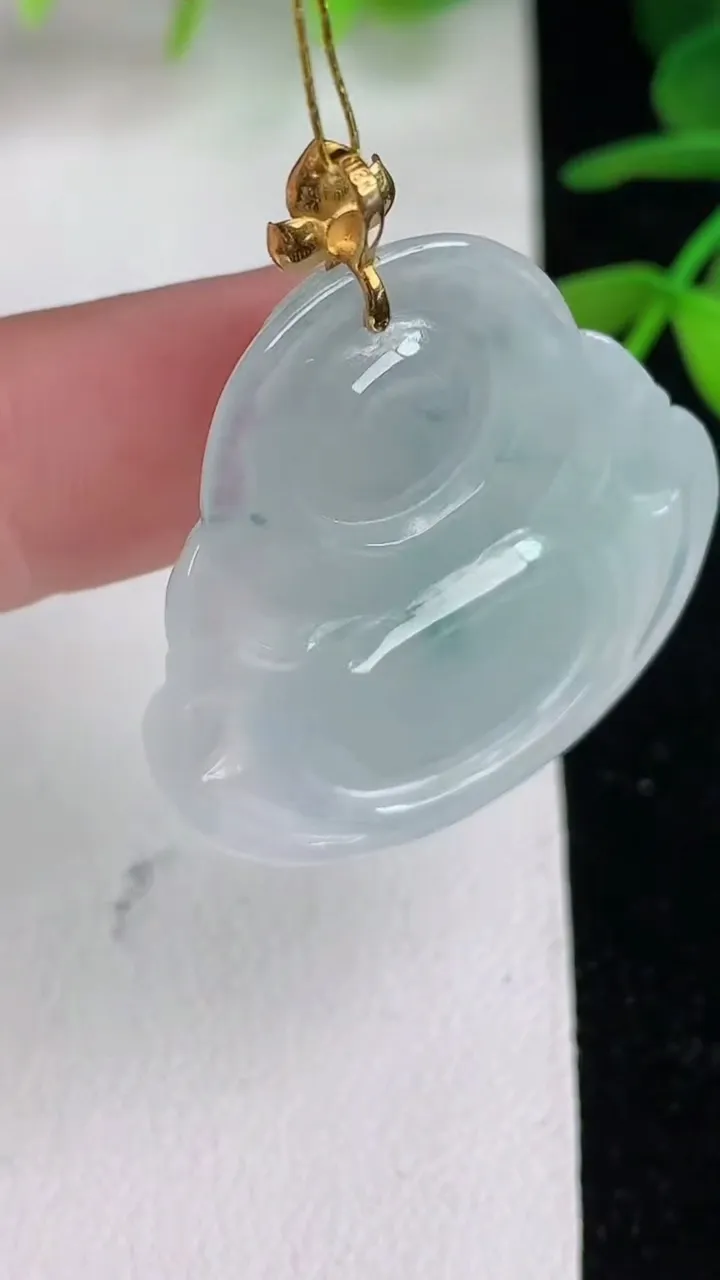 天然A货翡翠k金飘花佛公吊坠，尺寸29.7-31.6-5.5，重量:8.08g
6月10日