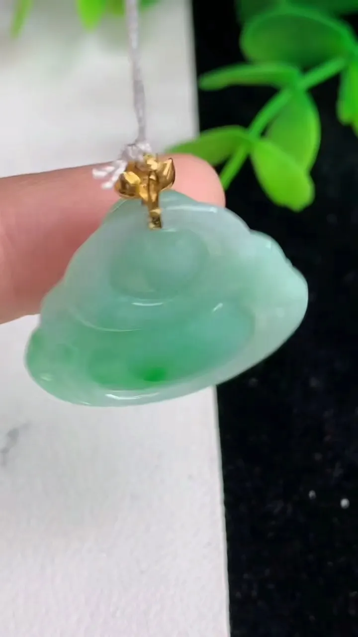 天然A货翡翠佛公吊坠 ，尺寸23.4-26-6.4，重量:6.76g
6月10日