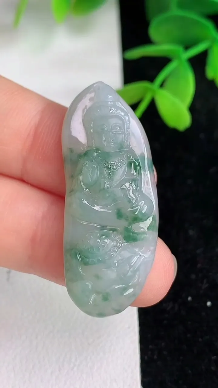 天然A货翡翠飘花普贤菩萨吊坠 ，尺寸37.2-16-5.6，重量:6.36g
6月10日