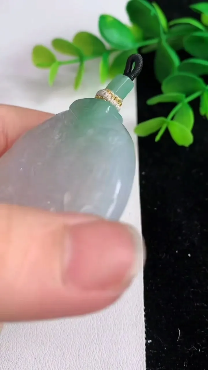天然A货翡翠龙牌吊坠，尺寸53.2-6.3，重:41.45g
6月10日