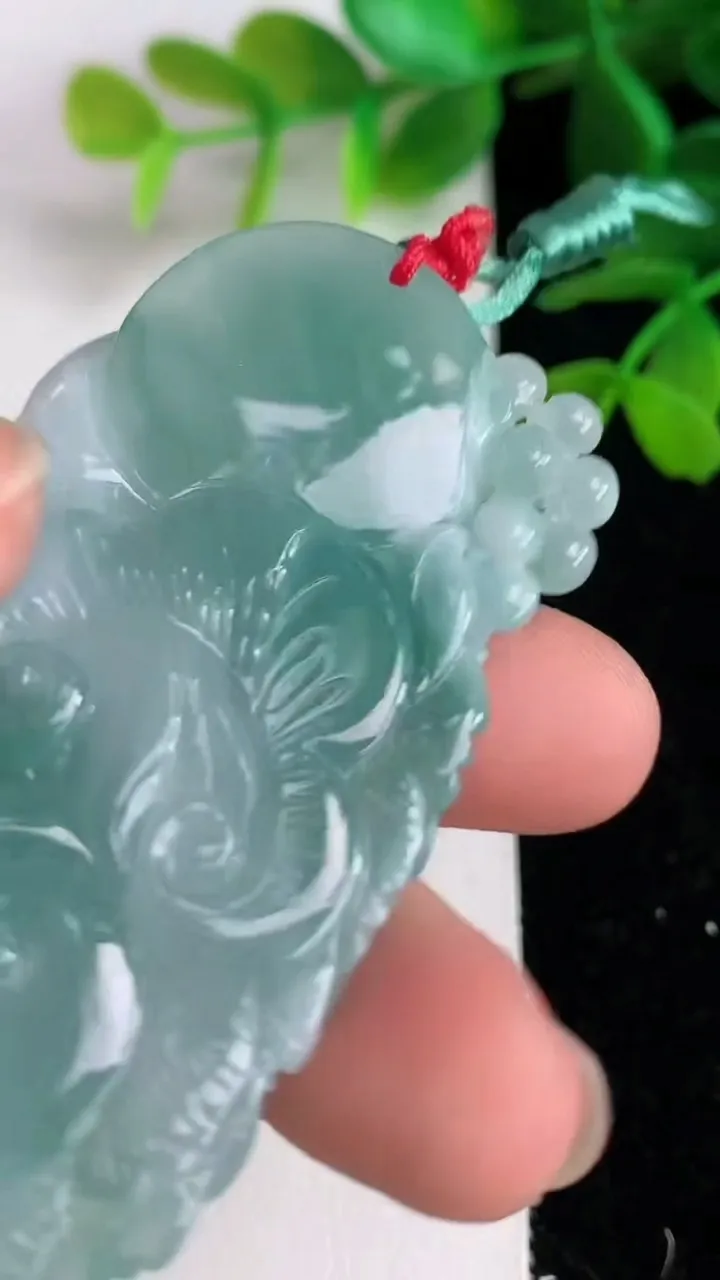 天然A货翡翠凤凰吊坠，尺寸60.2-39.8-6.6，重:32.10g
6月10日