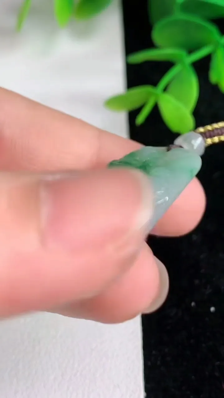 天然A货翡翠普贤菩萨吊坠，尺寸34.2-25-4.4，重量:6.95g
6月10日