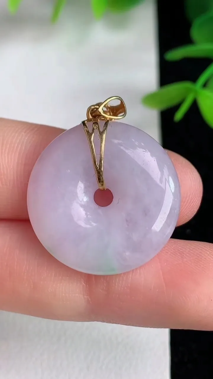天然A货翡翠k金春带彩紫罗兰平安扣吊坠，尺寸23-5.2，重量:6.40g
6月10日
