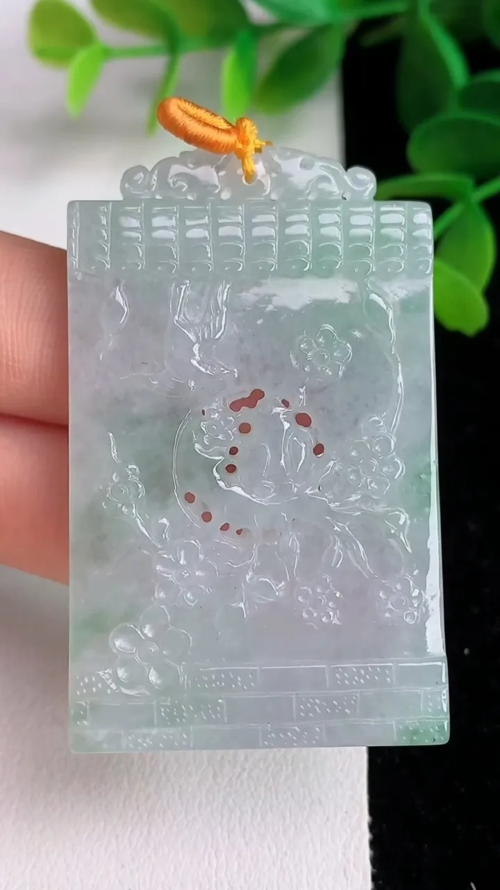 天然A货翡翠鸟语花香吊坠 ，尺寸53.4-33-4.6，重量:20.80g
6月10日