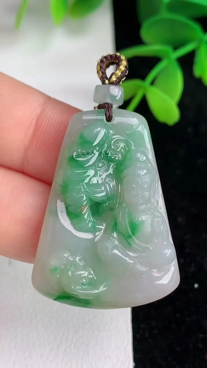 天然A货翡翠普贤菩萨吊坠，尺寸34.2-25-4.4，重量:6.95g
6月10日