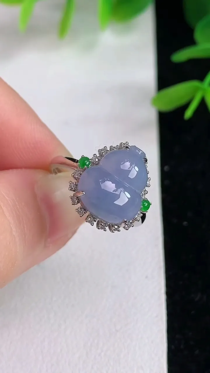 天然A货翡翠k金紫罗兰葫芦戒指，尺寸18.3-12.3-10.3，重:3.64g2025年6月10日
工厂直销收藏佳品,种好水足，色泽均匀，有种有色，上手高大气！