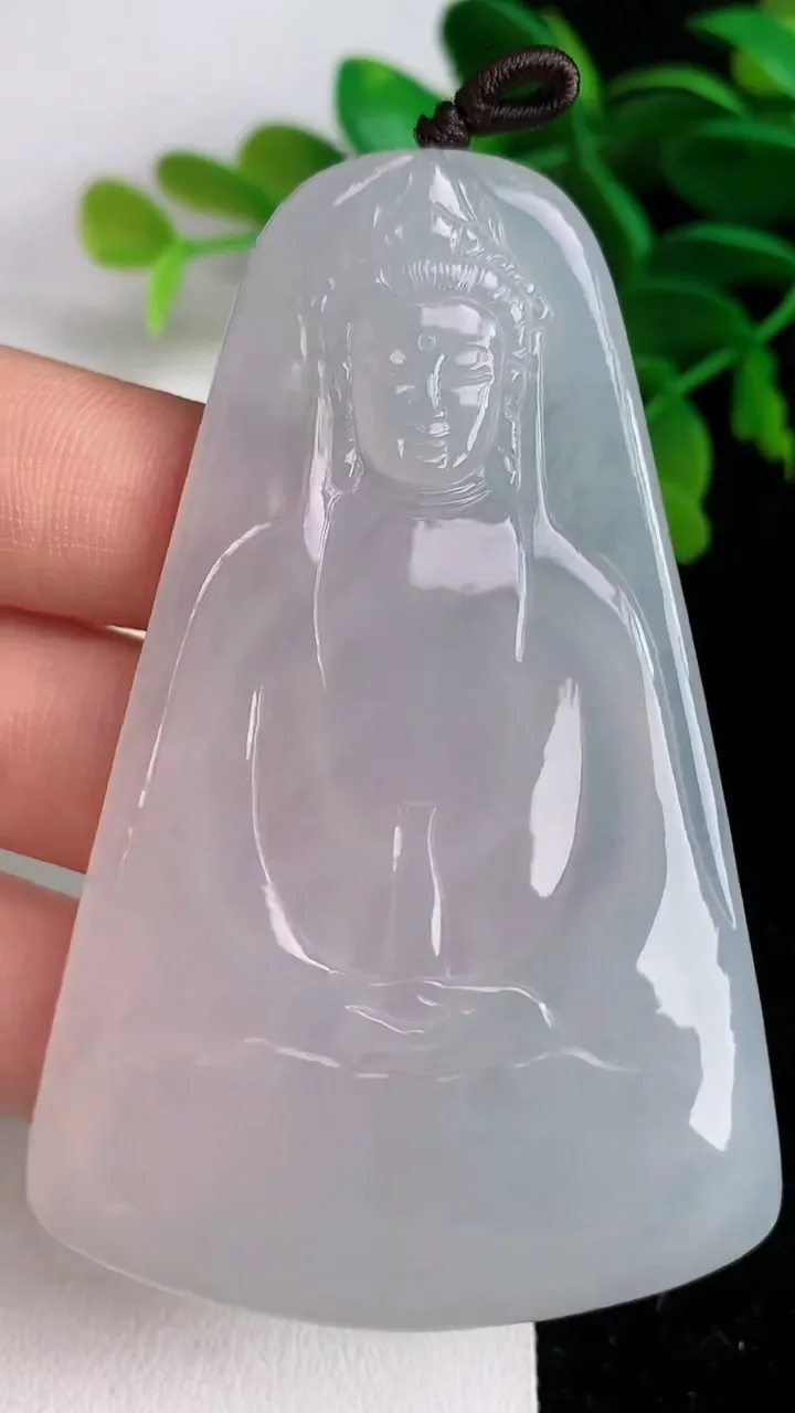 天然A货翡翠观音菩萨吊坠 ，尺寸72-44.4-5.3，重量:36.17g
6月10日