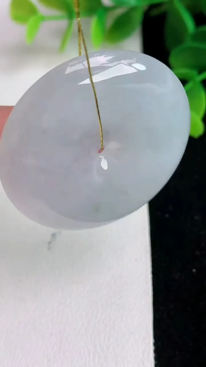 天然A货翡翠 飘花平安扣吊坠，尺寸38.5-6.7，重量:21.39g
6月10日