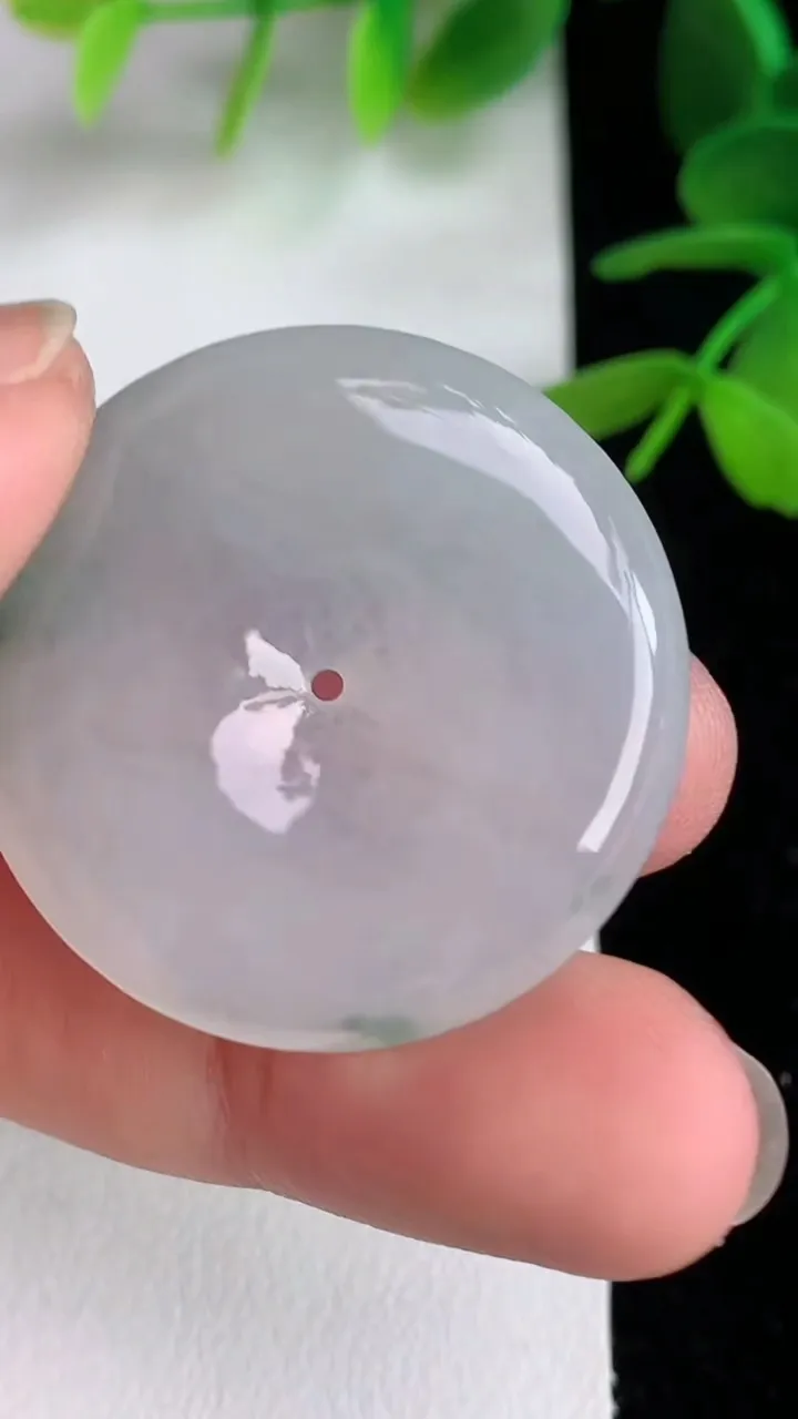 天然A货翡翠 飘花平安扣吊坠，尺寸31.8-5，重量:12.04g
6月10日