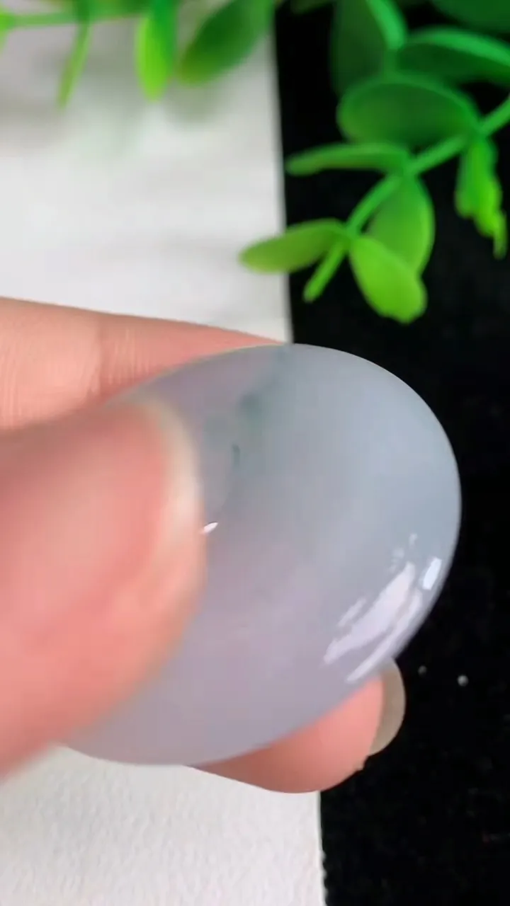 天然A货翡翠 飘花平安扣吊坠，尺寸33.8-5.6，重量:14.48g
6月10日
