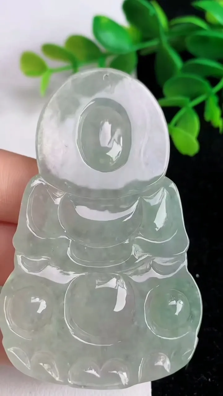 天然A货翡翠观音菩萨吊坠，尺寸39-42.5-6，重量:32.48g
6月10日