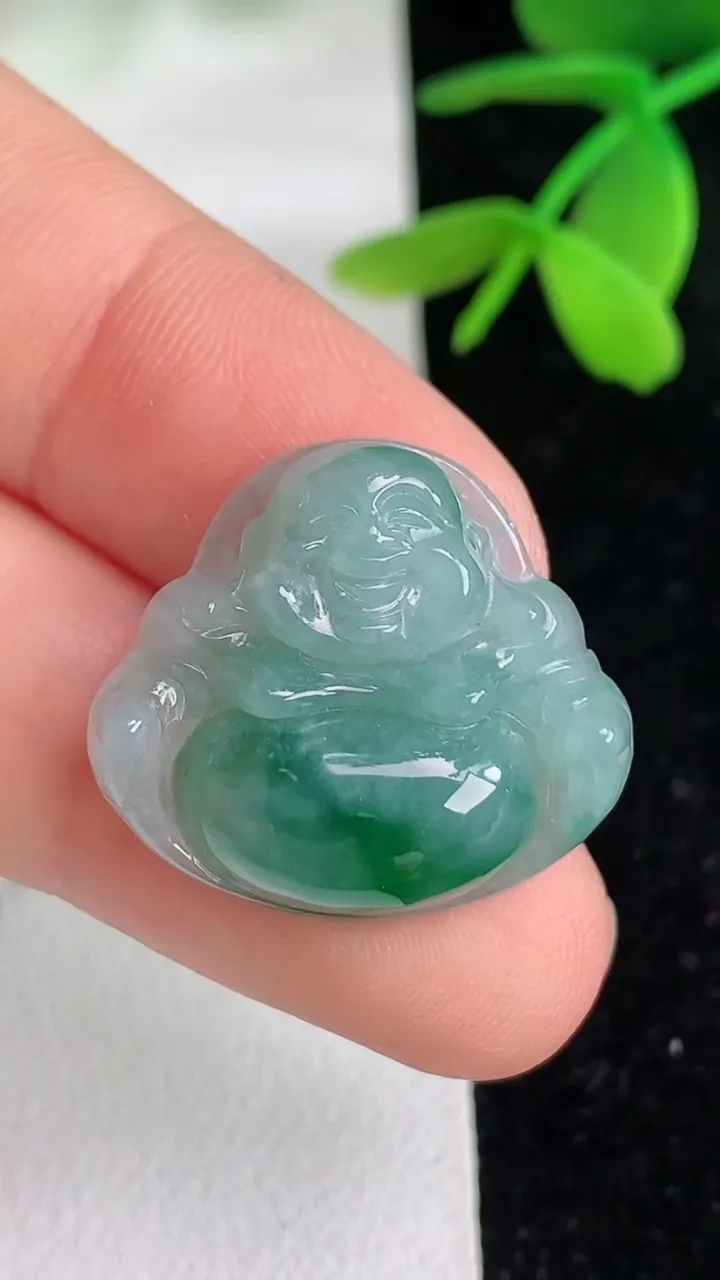 天然A货翡翠佛公吊坠，尺寸20.2-22.7-6.2，重量:4.23g
6月10日