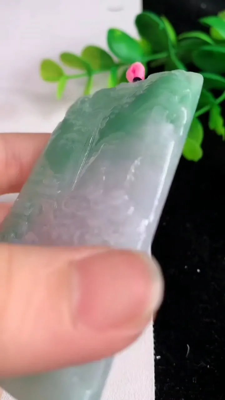天然A货翡翠山水牌吊坠，尺寸72-52-6，重量:58.62g
6月10日