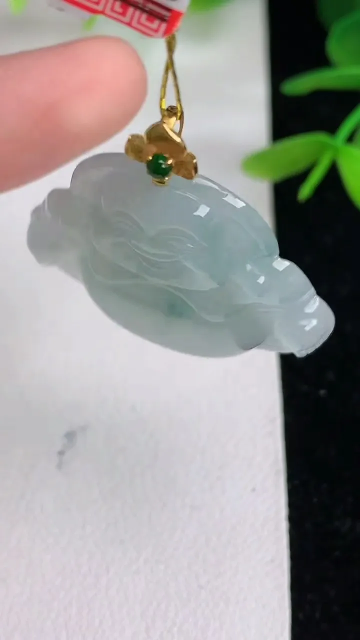 天然A货翡翠k金飘花佛公吊坠，尺寸29.7-31.6-5.5，重量:8.08g
6月10日