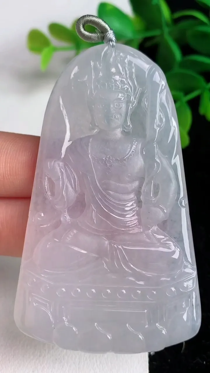 天然A货翡翠不动明王吊坠 ，尺寸70-42-4.3，重量:29.95g
6月10日